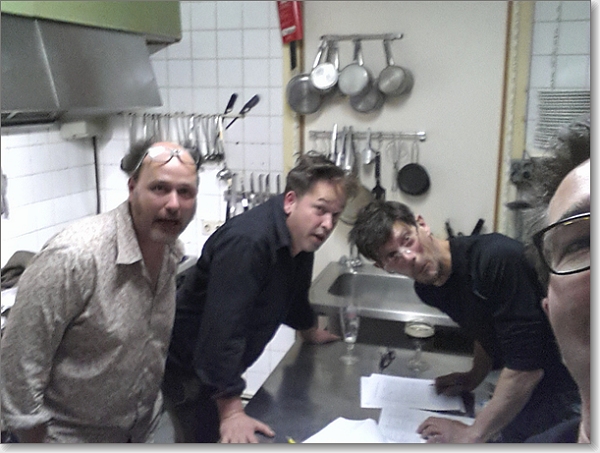 De crew  van Vraag42.  